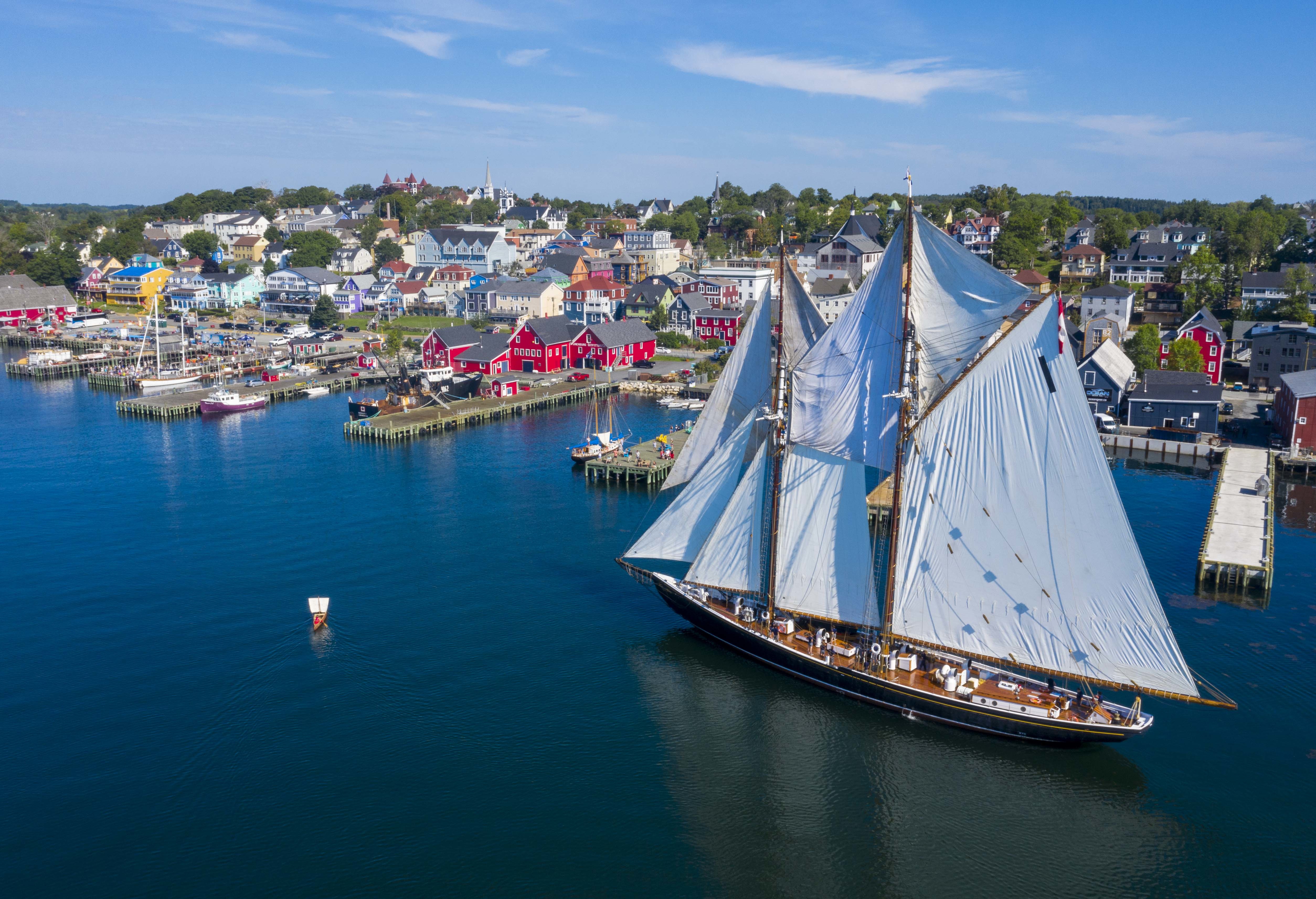2 Countdown To Halifax Bluenose2 Sailing Into Luneberg Harbour 111 0633 (1)